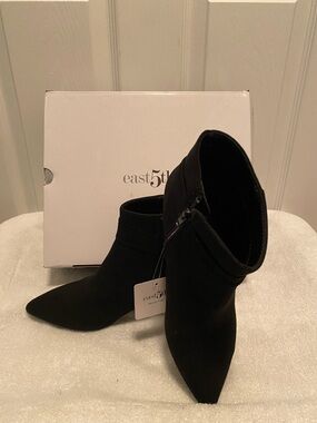 East 5th Black Pointed Toe Zip Ankle Booties…size 5.5 M